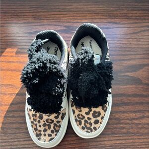 Reebok Heelys Kids Sneakers with Leopard and Black fuzzy laces brand new